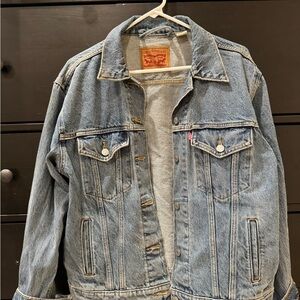 Levi’s unisex large Jean trucker jacket